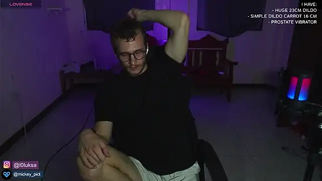 Snapshot of mickeypict chatting on January 2025 01:41:02 PM mickeypict online show from January 2025 01:41:02 PM