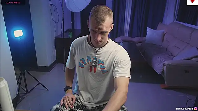 Snapshot of mickeypict chatting on January 2026 12:26:01 AM mickeypict online show from January 2026 12:26:01 AM