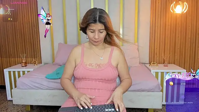 Snapshot of love_mommy chatting on March 2025 05:41:02 AM love mommy online show from March 2025 05:41:02 AM