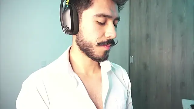 dam0n fr0st online show from December 2024 02:35:01 AM