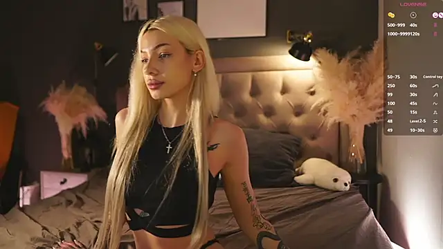 LolaStifler online show from February 2025 05:46:02 PM