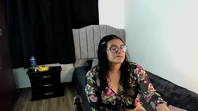 Snapshot of lorymoon chatting on January 2025 06:44:01 PM lorymoon online show from January 2025 06:44:01 PM