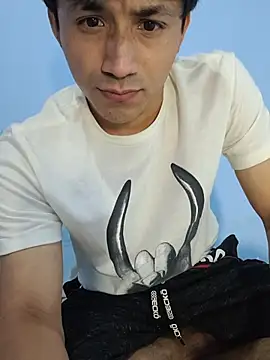 charlesss19 online show from November 2025 05:14:01 PM