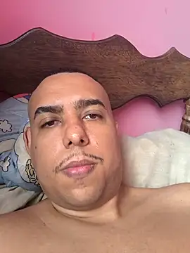 Snapshot of FABINHOSEOAU chatting on December 2024 01:42:02 PM FABINHOSEOAU online show from December 2024 01:42:02 PM