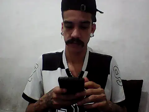 gatobranco001 online show from June 2026 02:30:02 PM