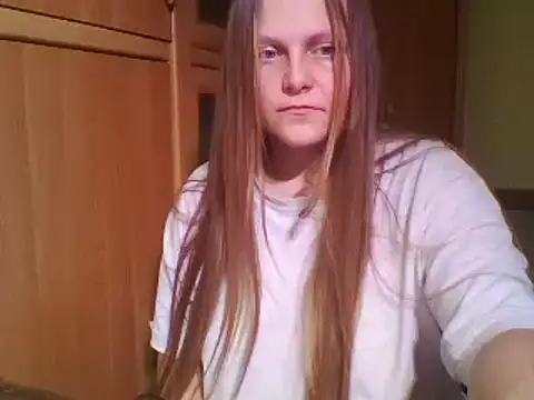 Evasapples online show from February 2025 03:42:01 PM