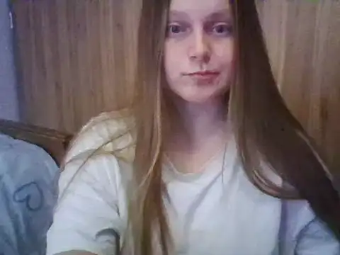 Evasapples online show from February 2025 09:09:01 PM