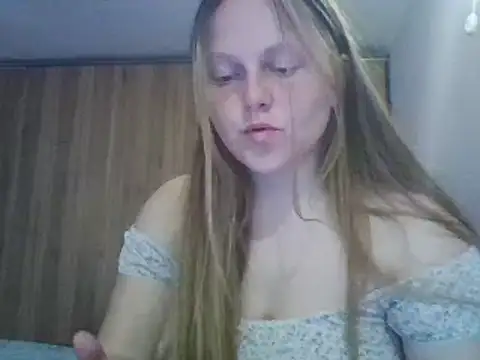 Evasapples online show from March 2025 04:13:02 PM