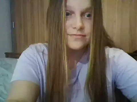 Evasapples online show from March 2025 09:27:01 PM