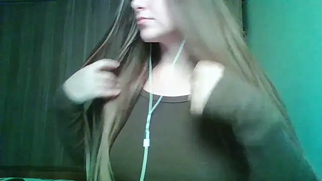 Evasapples online show from November 2025 09:39:01 PM