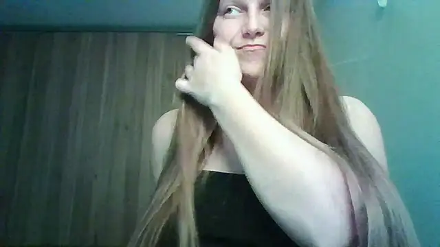 Evasapples online show from March 2026 07:47:01 PM