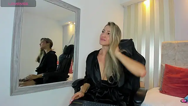 Tayra Pradit online show from December 2024 01:59:02 AM