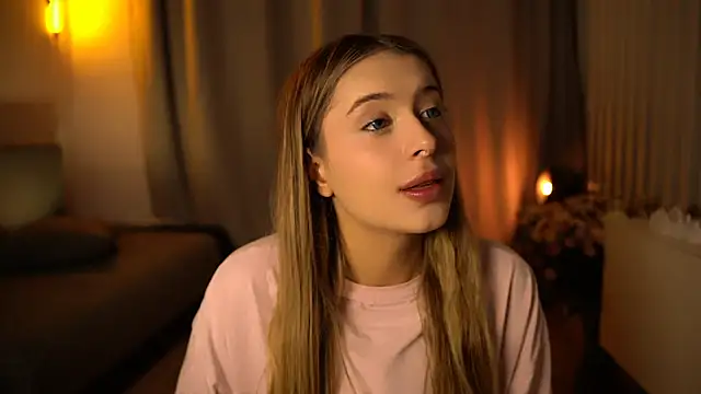 Snapshot of elisa_moon chatting on December 2024 04:15:02 AM elisa moon online show from December 2024 04:15:02 AM