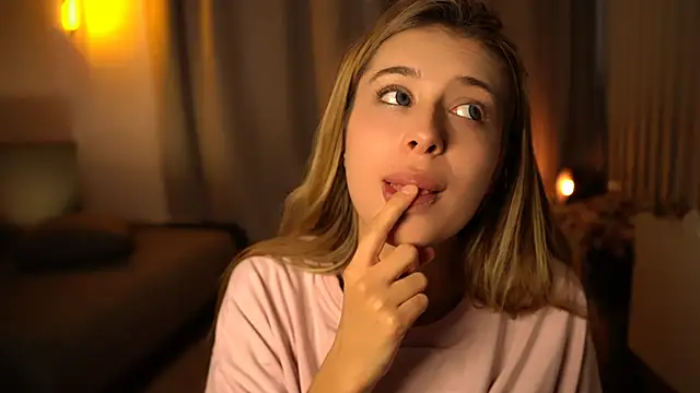 Snapshot of elisa_moon chatting on December 2024 07:19:02 AM elisa moon online show from December 2024 07:19:02 AM