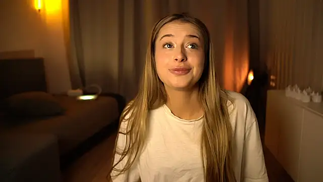 Snapshot of elisa_moon chatting on December 2024 03:43:02 PM elisa moon online show from December 2024 03:43:02 PM