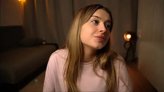 Snapshot of elisa_moon chatting on December 2024 05:07:02 PM elisa moon online show from December 2024 05:07:02 PM