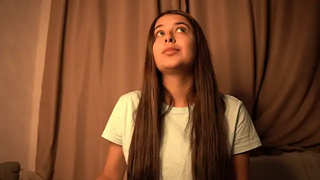 Snapshot of elisa_moon chatting on October 2025 04:38:02 PM elisa moon online show from October 2025 04:38:02 PM