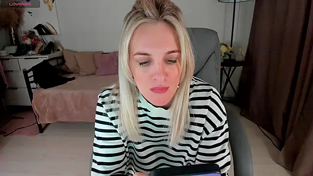 Snapshot of I_D_A chatting on March 2025 07:16:01 AM I D A online show from March 2025 07:16:01 AM