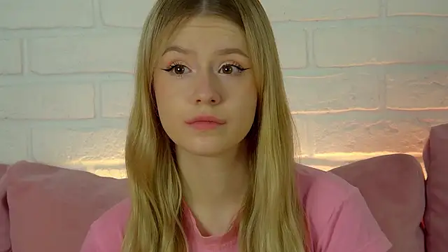 Snapshot of MilanaBalmain chatting on September 2025 04:03:01 AM MilanaBalmain online show from September 2025 04:03:01 AM