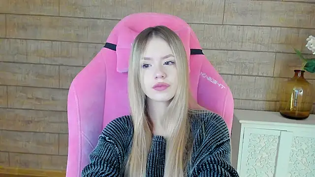 Snapshot of MilanaBalmain chatting on October 2025 04:21:01 AM MilanaBalmain online show from October 2025 04:21:01 AM