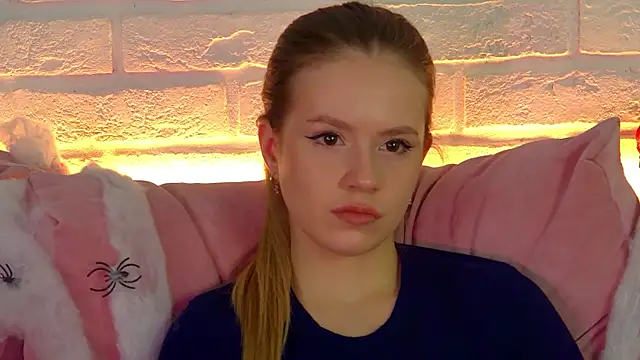 Snapshot of MilanaBalmain chatting on November 2025 08:38:02 AM MilanaBalmain online show from November 2025 08:38:02 AM