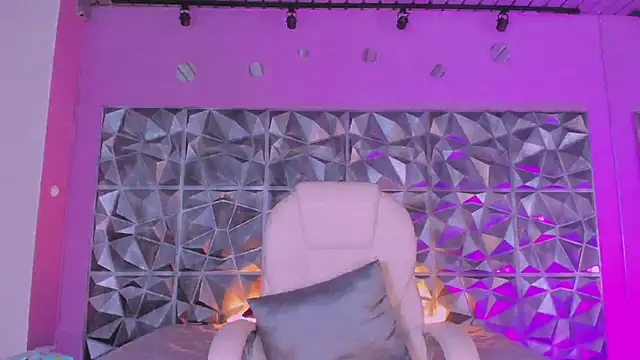 keendaall online show from March 2025 12:47:01 PM