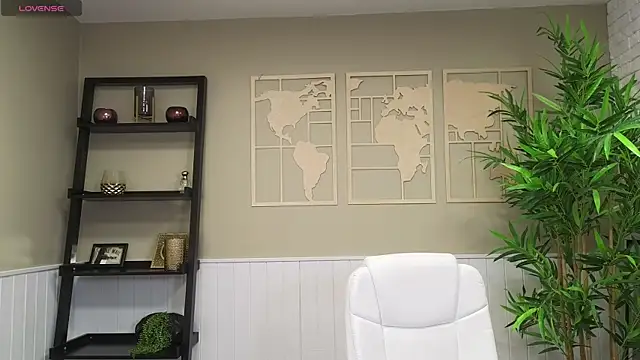 Snapshot of LadyLeea chatting on January 2025 08:41:01 AM LadyLeea online show from January 2025 08:41:01 AM