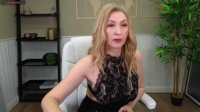 Snapshot of LadyLeea chatting on January 2025 09:02:01 AM LadyLeea online show from January 2025 09:02:01 AM