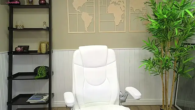 Snapshot of LadyLeea chatting on January 2025 05:29:01 AM LadyLeea online show from January 2025 05:29:01 AM