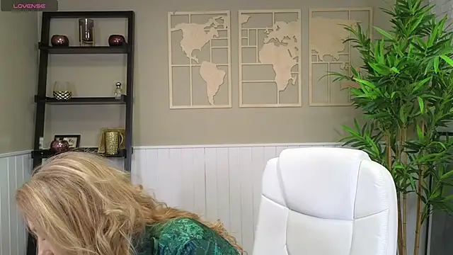 Snapshot of LadyLeea chatting on February 2025 05:30:02 AM LadyLeea online show from February 2025 05:30:02 AM