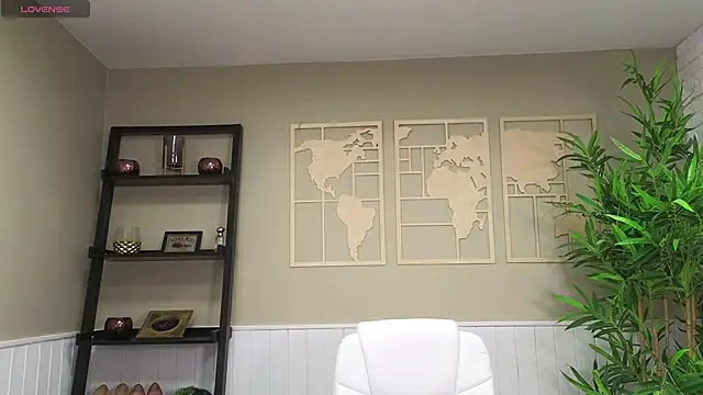 Snapshot of LadyLeea chatting on March 2025 05:35:01 AM LadyLeea online show from March 2025 05:35:01 AM