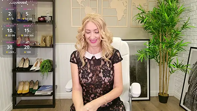 Snapshot of LadyLeea chatting on September 2025 05:20:01 AM LadyLeea online show from September 2025 05:20:01 AM