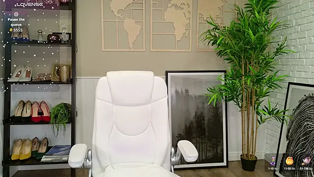 Snapshot of LadyLeea chatting on September 2025 05:21:01 AM LadyLeea online show from September 2025 05:21:01 AM