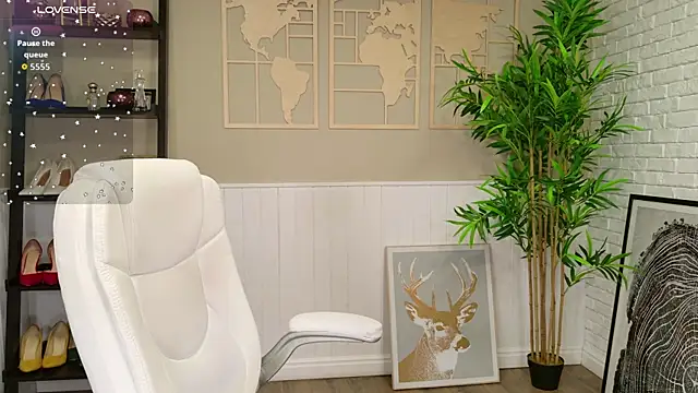 Snapshot of LadyLeea chatting on October 2025 03:46:02 AM LadyLeea online show from October 2025 03:46:02 AM