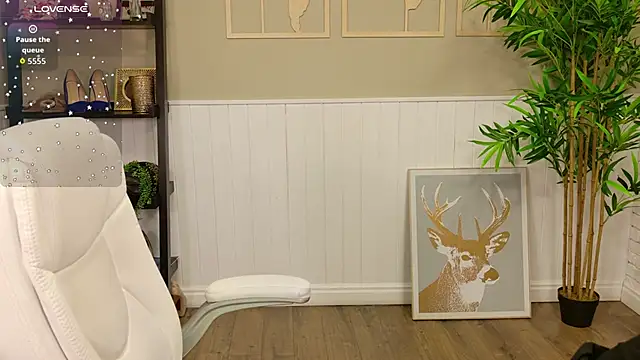 Snapshot of LadyLeea chatting on October 2025 04:09:01 AM LadyLeea online show from October 2025 04:09:01 AM