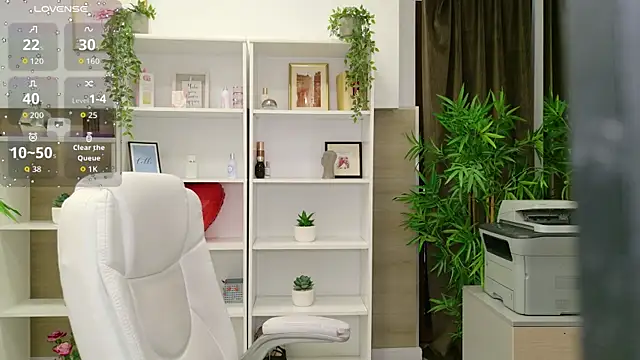 LadyLeea online show from May 2026 05:03:02 AM