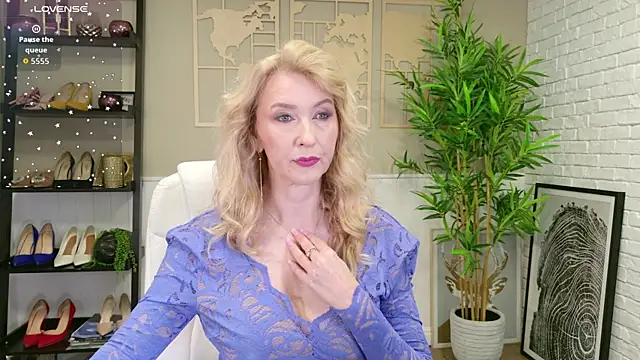 LadyLeea online show from May 2026 05:02:02 AM