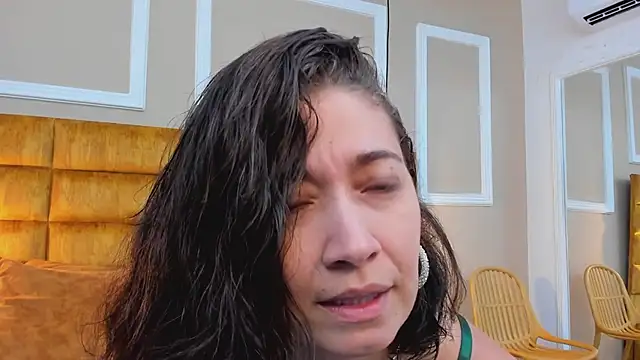 Snapshot of adarussell chatting on March 2025 01:08:01 PM adarussell online show from March 2025 01:08:01 PM