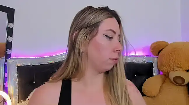 JanneKim online show from February 2025 03:42:01 AM