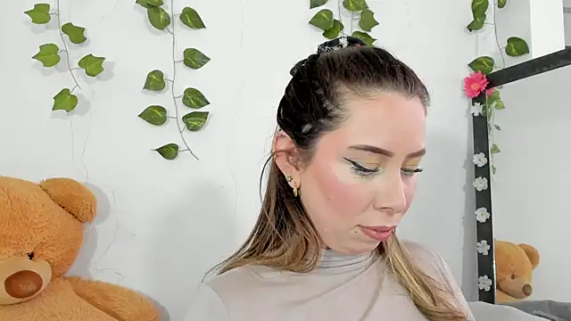 JanneKim online show from October 2025 06:47:02 PM