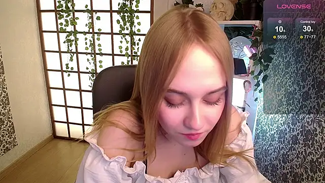 Snapshot of LianaBright chatting on December 2024 05:10:01 AM LianaBright online show from December 2024 05:10:01 AM