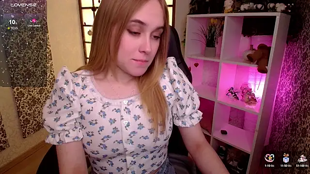 Snapshot of LianaBright chatting on January 2025 01:54:01 AM LianaBright online show from January 2025 01:54:01 AM