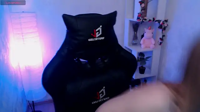 Snapshot of LianaBright chatting on March 2025 05:09:01 AM LianaBright online show from March 2025 05:09:01 AM