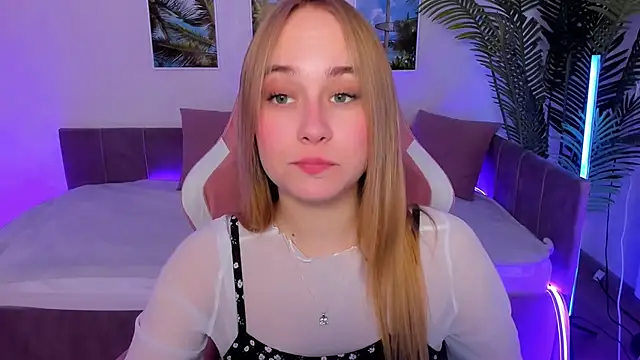 Snapshot of LianaBright chatting on March 2025 08:41:02 AM LianaBright online show from March 2025 08:41:02 AM