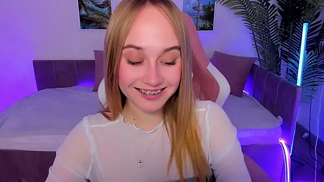 Snapshot of LianaBright chatting on March 2025 11:47:02 AM LianaBright online show from March 2025 11:47:02 AM