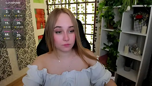 Snapshot of LianaBright chatting on March 2025 02:07:02 AM LianaBright online show from March 2025 02:07:02 AM