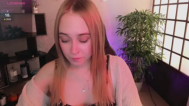 Snapshot of LianaBright chatting on March 2025 02:05:02 AM LianaBright online show from March 2025 02:05:02 AM