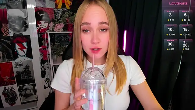 Snapshot of LianaBright chatting on October 2025 02:53:01 AM LianaBright online show from October 2025 02:53:01 AM