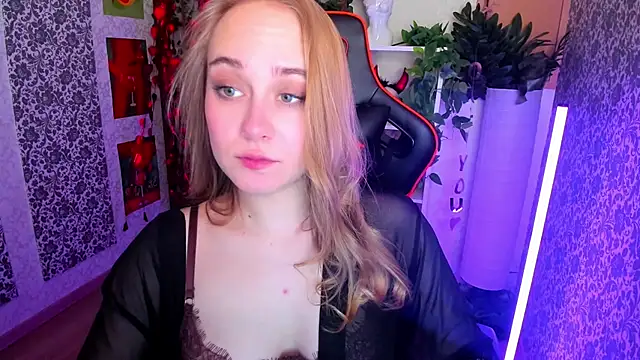 Snapshot of LianaBright chatting on February 2026 02:18:02 AM LianaBright online show from February 2026 02:18:02 AM