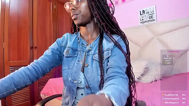 Snapshot of CoccoBele69 chatting on December 2024 03:36:02 AM CoccoBele69 online show from December 2024 03:36:02 AM